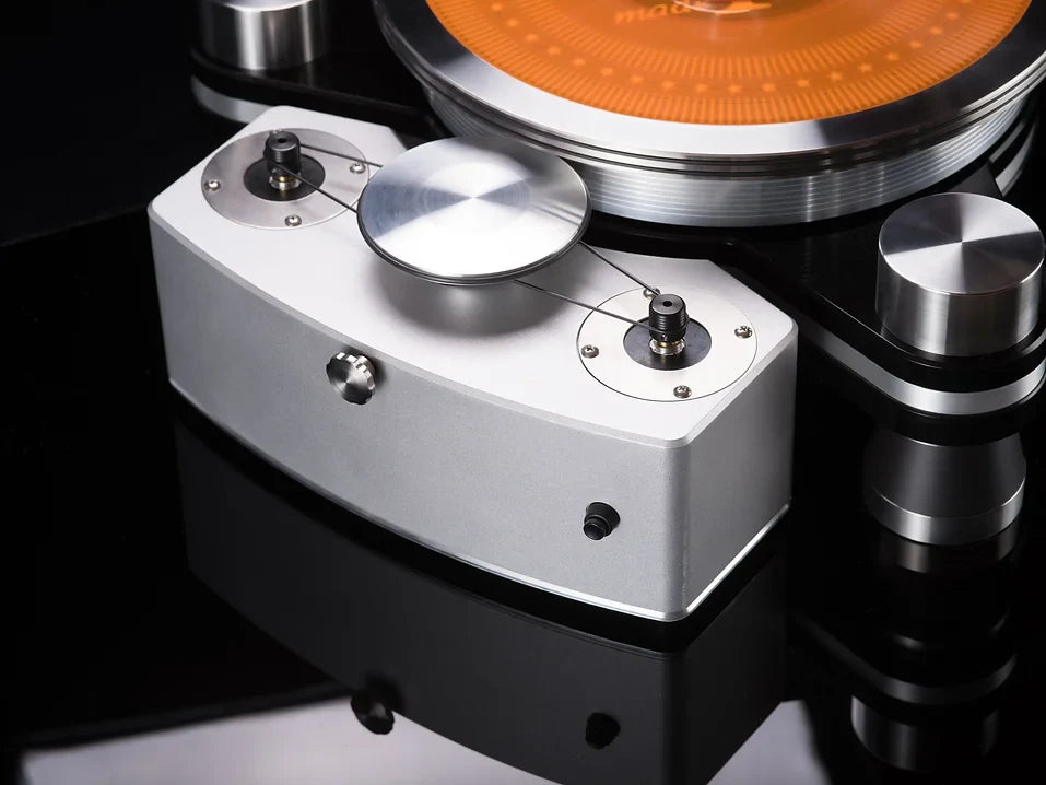 VPI Industries Avenger Plus Turnable