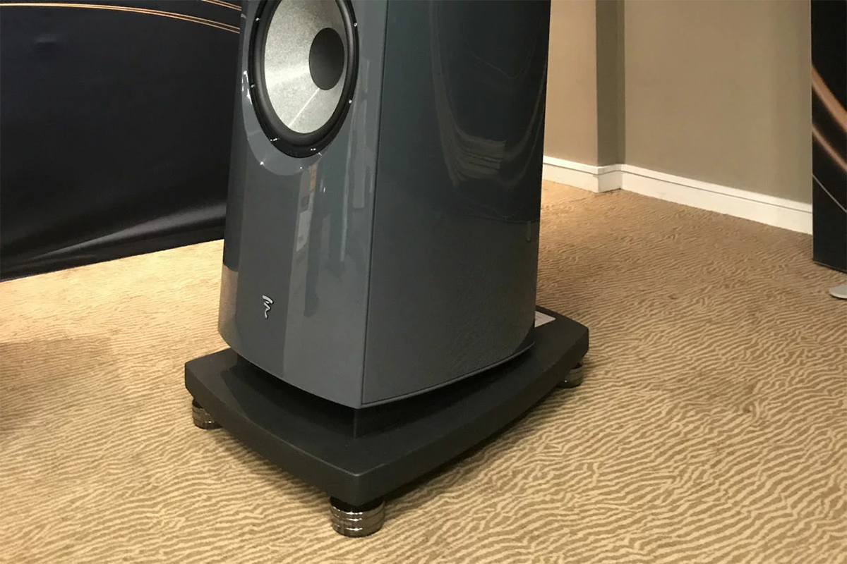 IsoAcoustics Gaia Titan Series