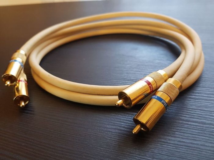 Van Den Hul's The Name Analog Interconnects (RCA)