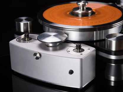 VPI Industries Avenger Plus Turnable