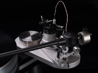 VPI Industries Avenger Turnable