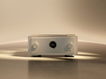 Marantz MODEL 10 — Marantz Champagne — MODEL 10 Gold Lifestyle