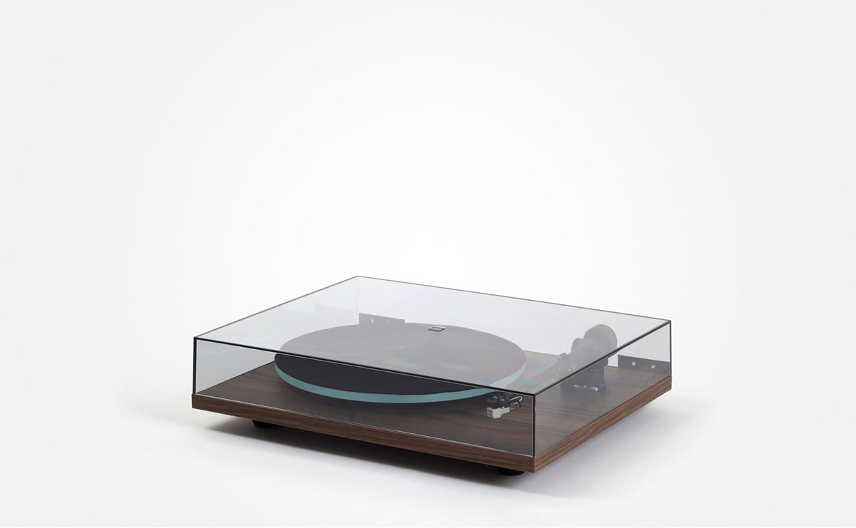 REGA Planar 2 Turntable With Carbon Cartridge