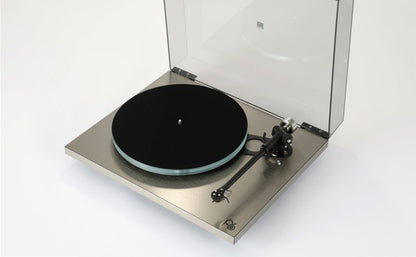 Rega Planar 6 RS Edition with Nd9 cartridge — manufacturer product photograph