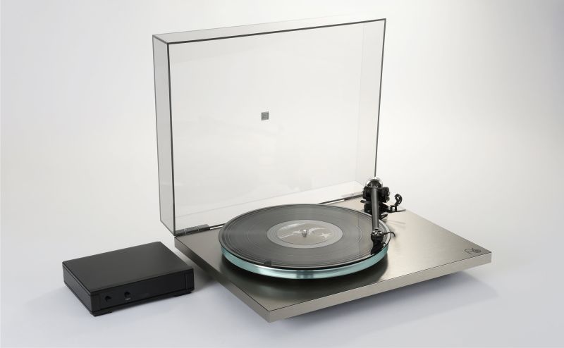Rega Planar 6 RS Edition with Nd9 cartridge — manufacturer product photograph