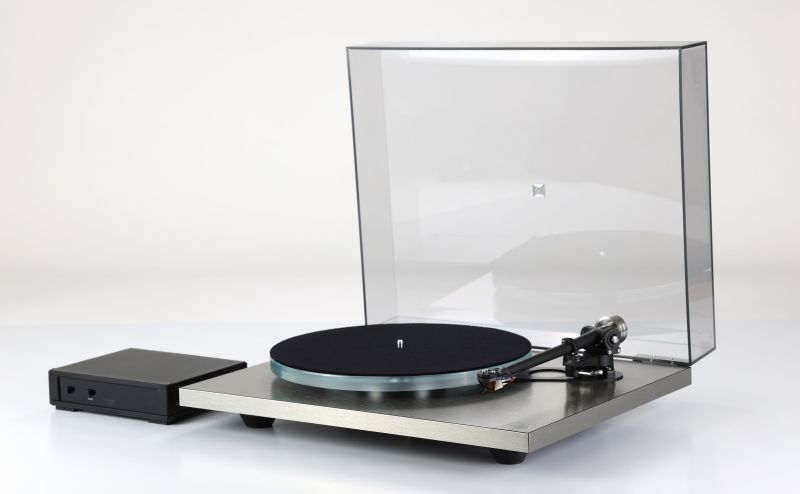 Rega Planar 6 RS Edition with Nd9 cartridge — manufacturer product photograph