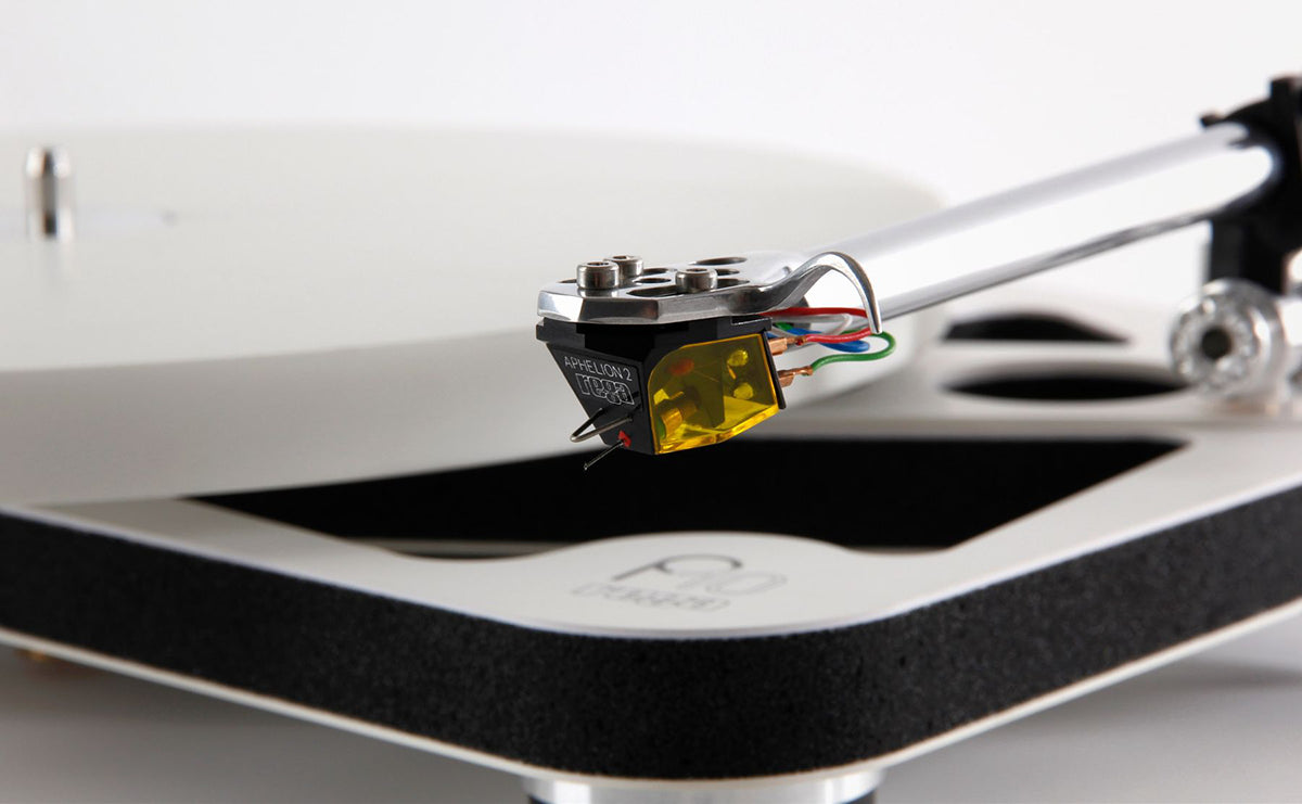 REGA Planar 10 Turntable