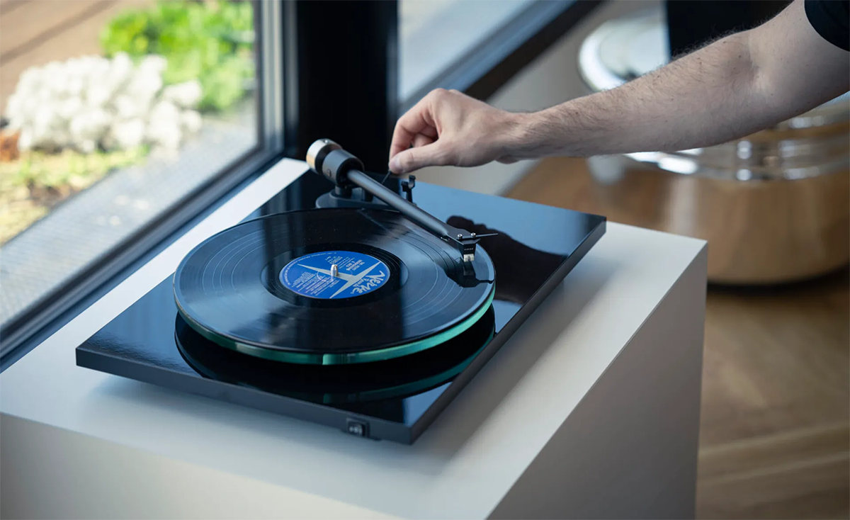 Pro-Ject T2 W - Wi-Fi Streaming Turntable