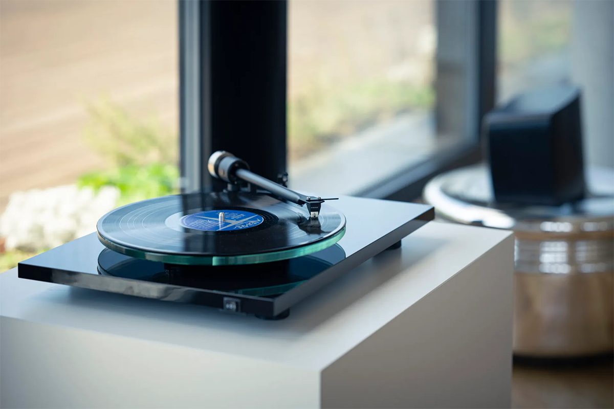 Pro-Ject T2 W - Wi-Fi Streaming Turntable