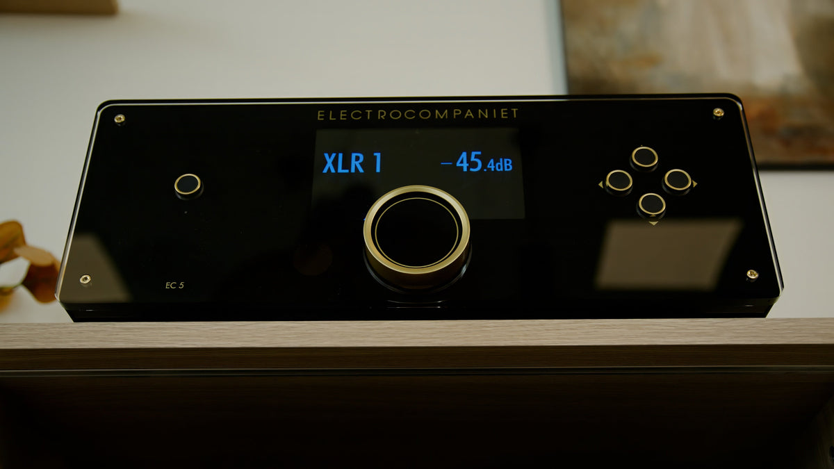 EC 5 front panel and volume control — © Electrocompaniet