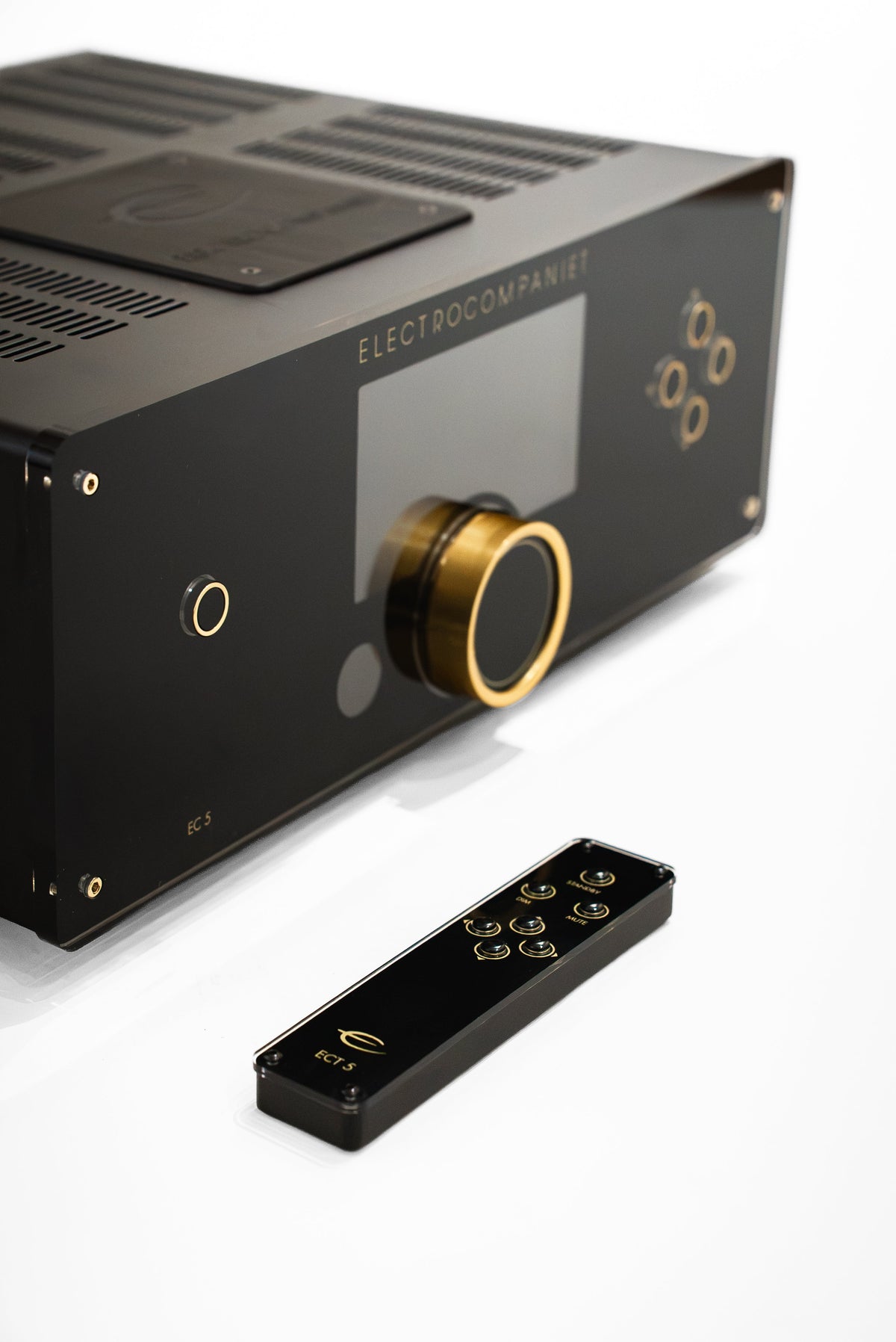 Electrocompaniet EC 5 reference preamplifier with remote — © Electrocompaniet
