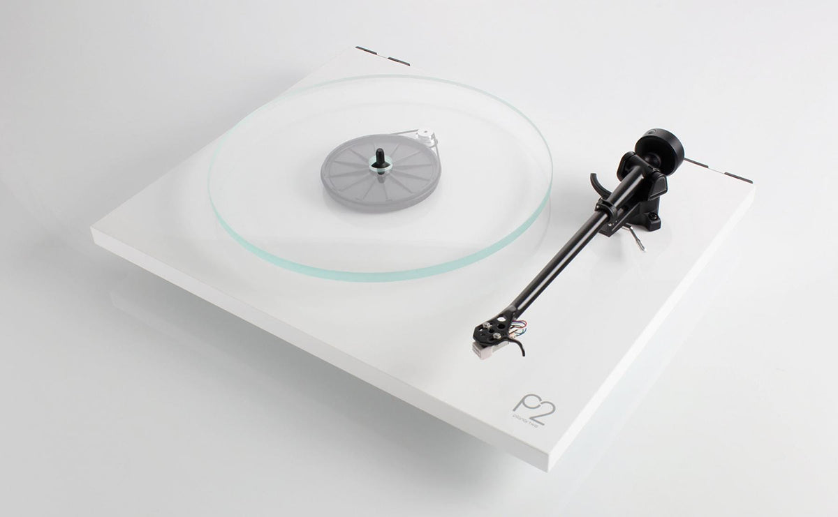 REGA Planar 2 Turntable With Carbon Cartridge