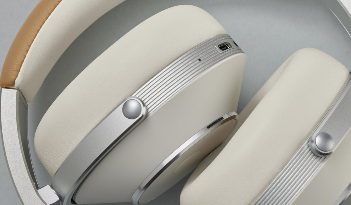 T+A Solitaire T PRO Riviera — travel and folding view
