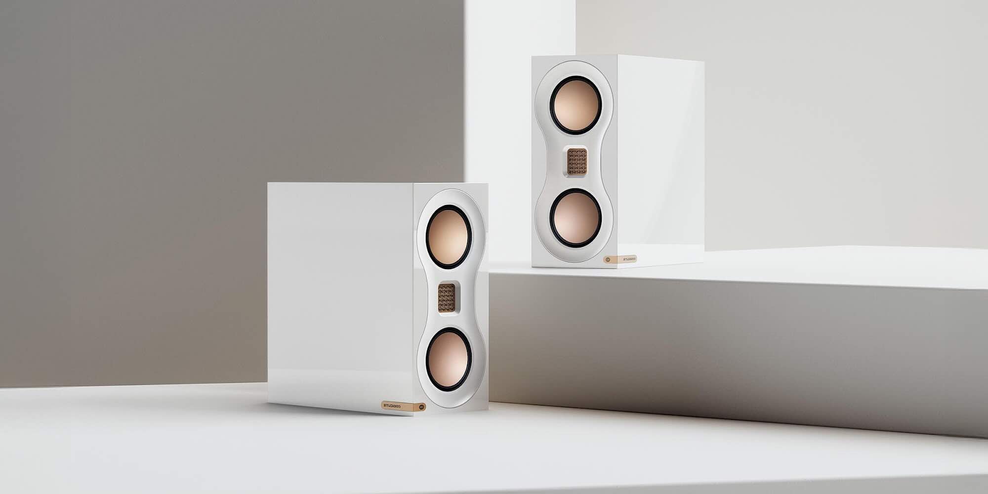 Monitor Audio Studio 89 in white on display shelf