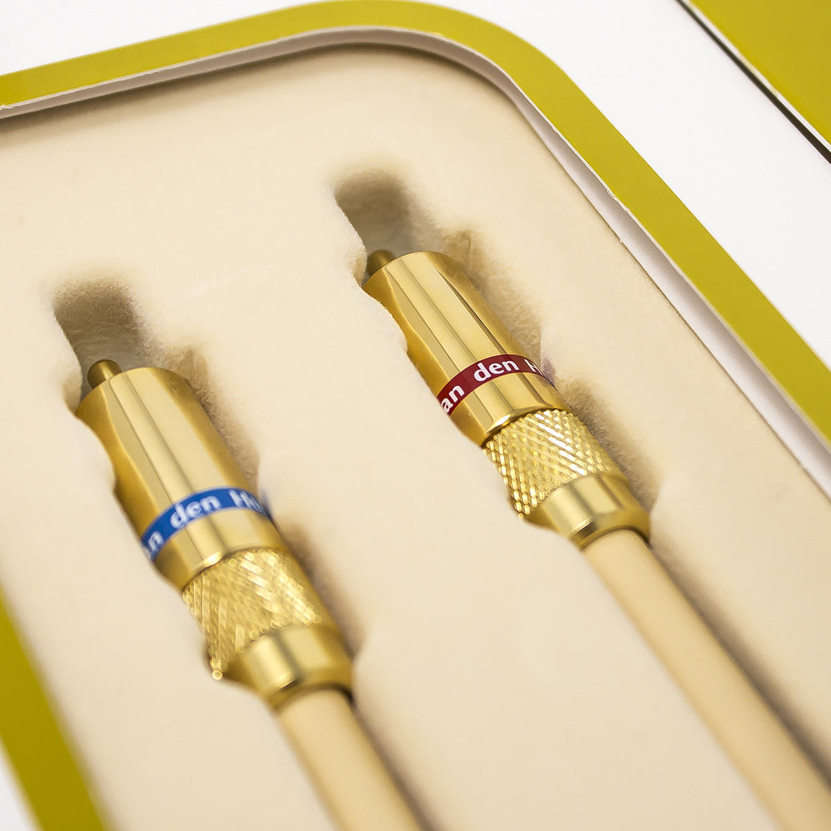 Van Den Hul's The Name Analog Interconnects (RCA)